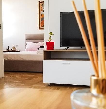 טיראנה City Center Cute And Comfy Apartment - Ajia Apartments מראה חיצוני תמונה