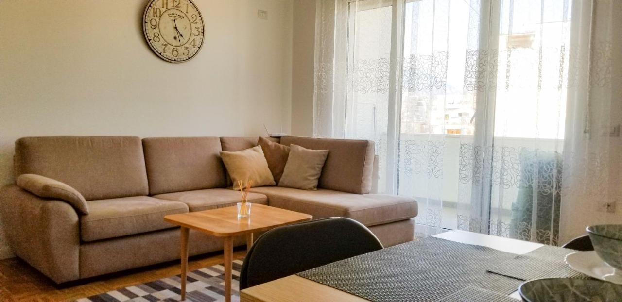 טיראנה City Center Cute And Comfy Apartment - Ajia Apartments מראה חיצוני תמונה