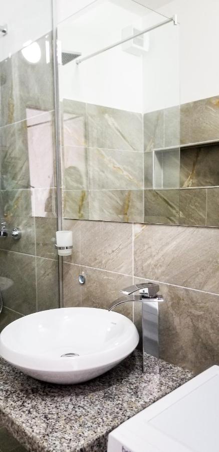 טיראנה City Center Cute And Comfy Apartment - Ajia Apartments מראה חיצוני תמונה