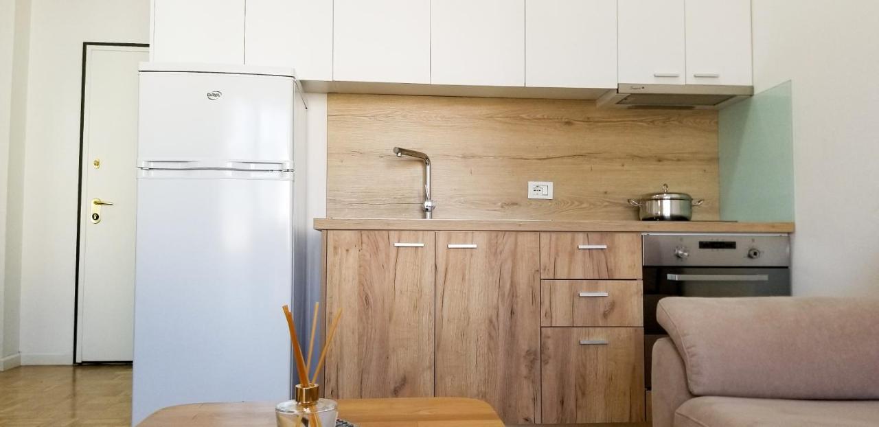 טיראנה City Center Cute And Comfy Apartment - Ajia Apartments מראה חיצוני תמונה