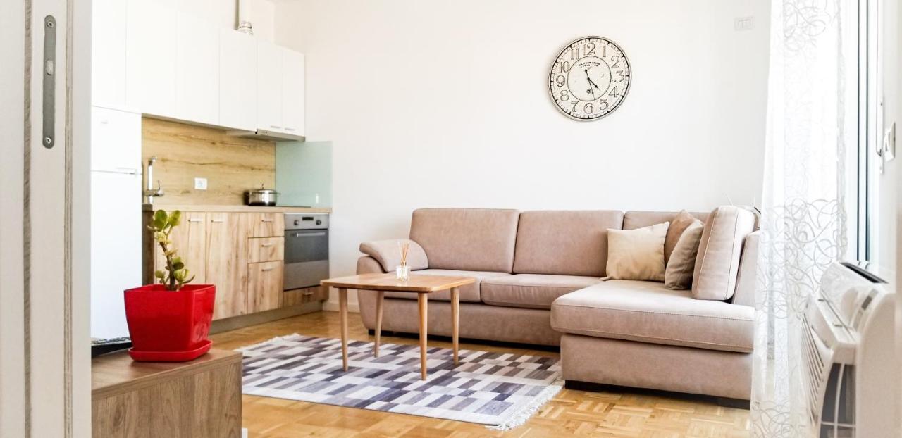 טיראנה City Center Cute And Comfy Apartment - Ajia Apartments מראה חיצוני תמונה