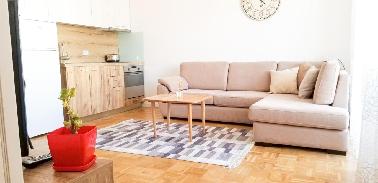 טיראנה City Center Cute And Comfy Apartment - Ajia Apartments מראה חיצוני תמונה