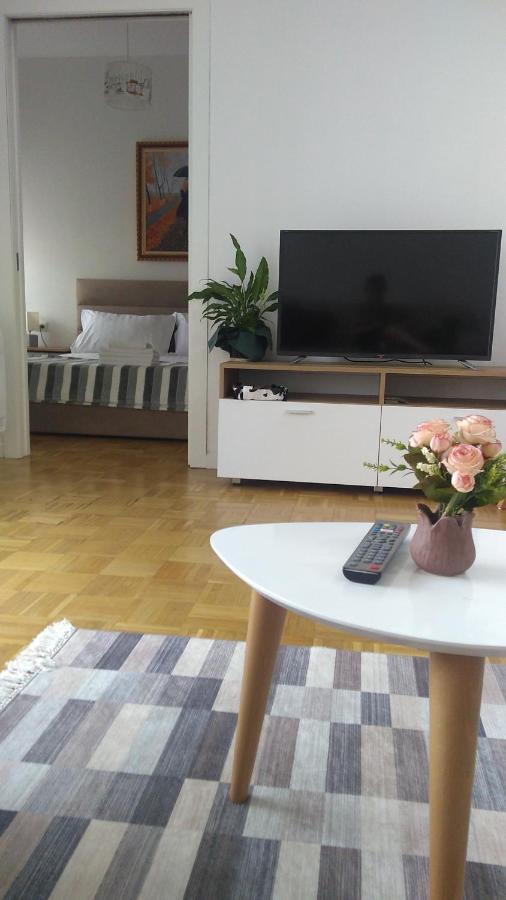 טיראנה City Center Cute And Comfy Apartment - Ajia Apartments מראה חיצוני תמונה