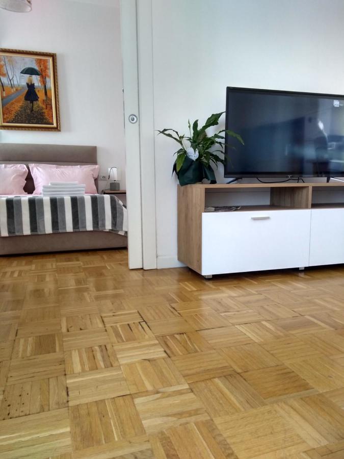 טיראנה City Center Cute And Comfy Apartment - Ajia Apartments מראה חיצוני תמונה